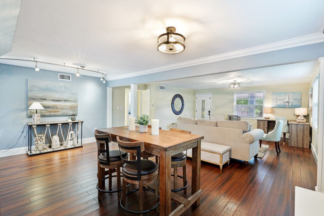 66 River Ct, Naples, FL 34110