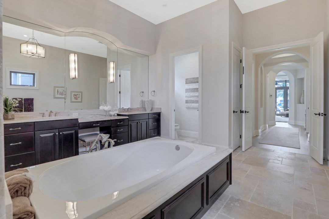 11861 Via Novelli Ct, Miromar Lakes, FL 33913