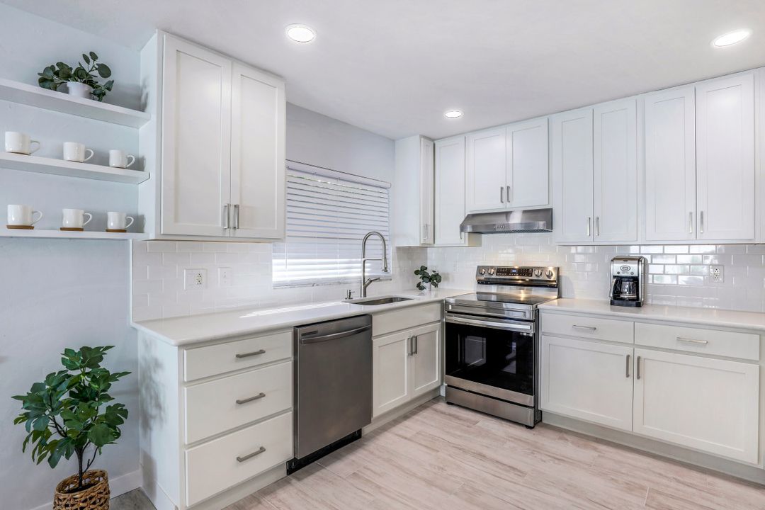 703 92nd Ave N, Naples, FL 34108