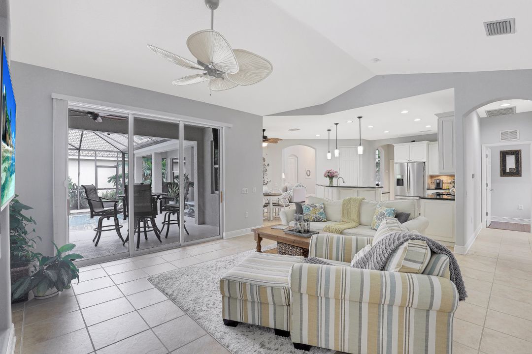 10621 Sir Michaels Pl Dr, Bonita Springs, FL 34135