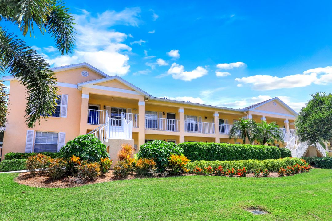 765 Wiggins Lake Dr #201, Naples, FL 34110