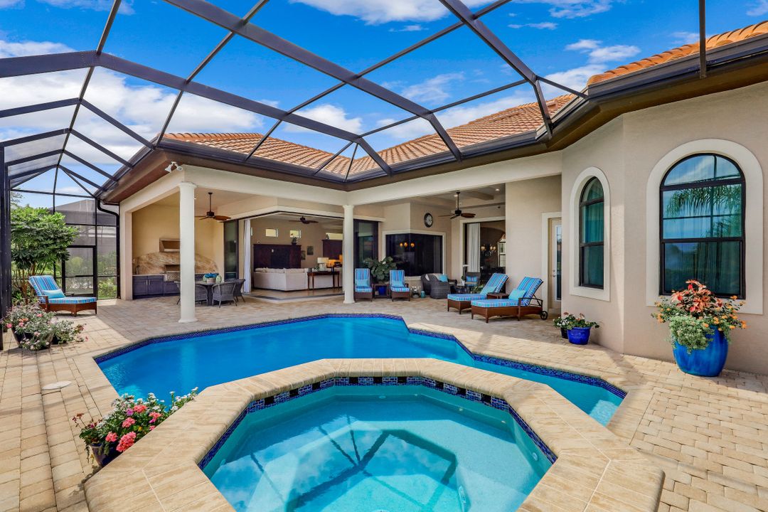 6512 Costa Cir, Naples, FL 34113