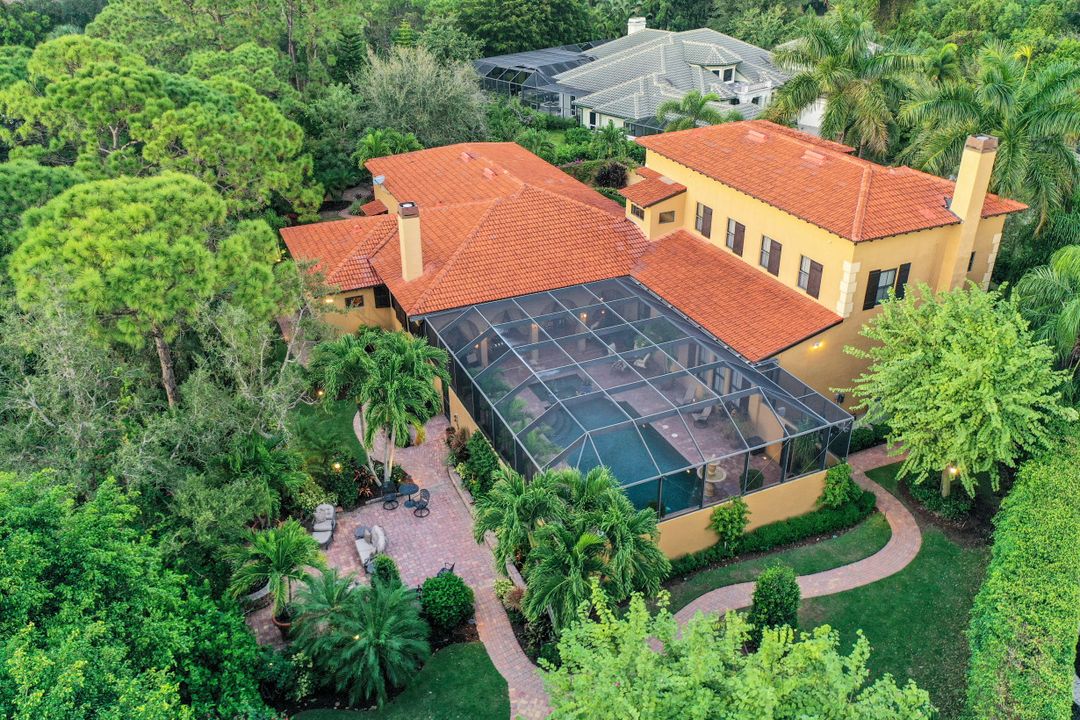 353 Chancery Cir, Naples, FL 34110