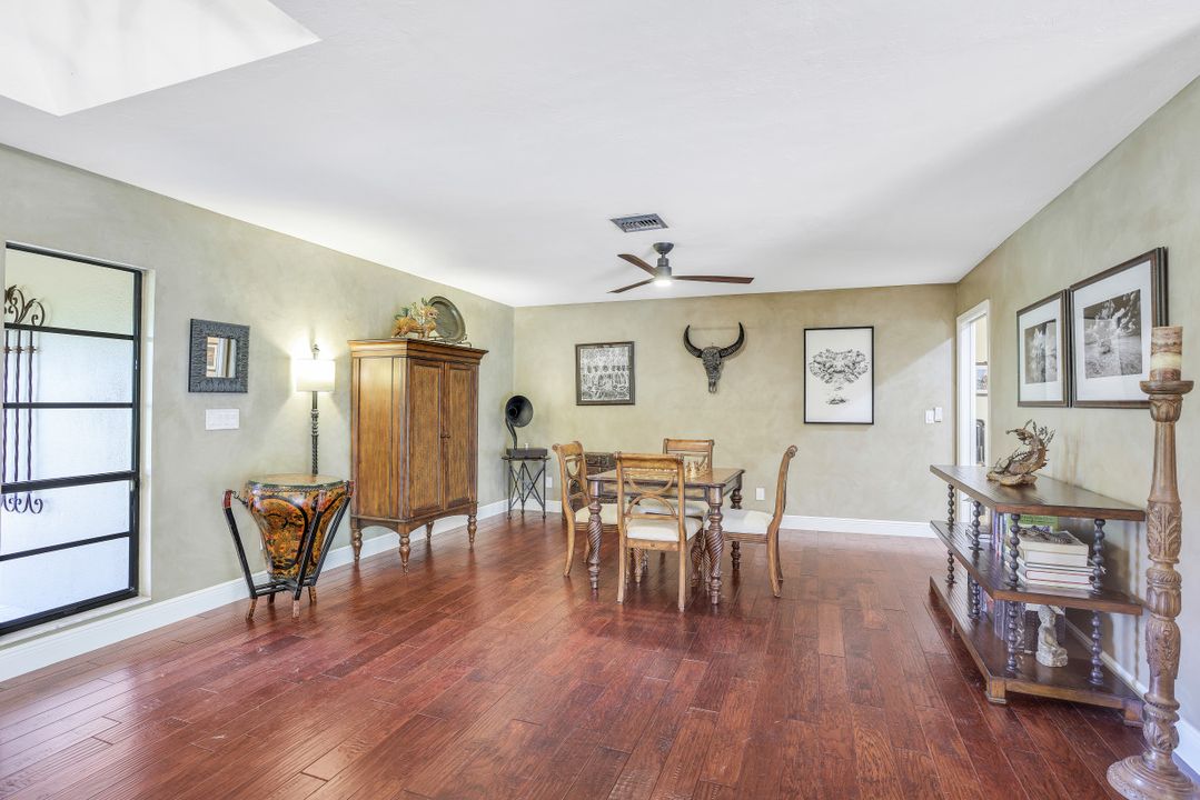 6846 Trail Blvd, Naples, FL 34108