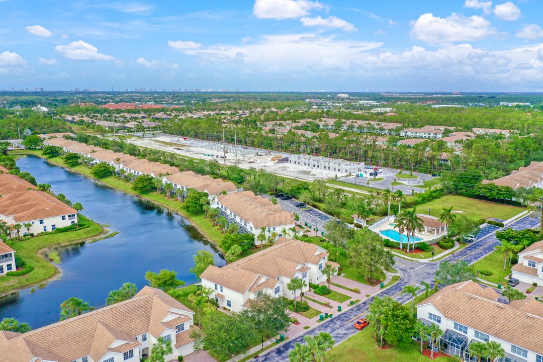 1084 Hampton Cir, Naples, FL 34105