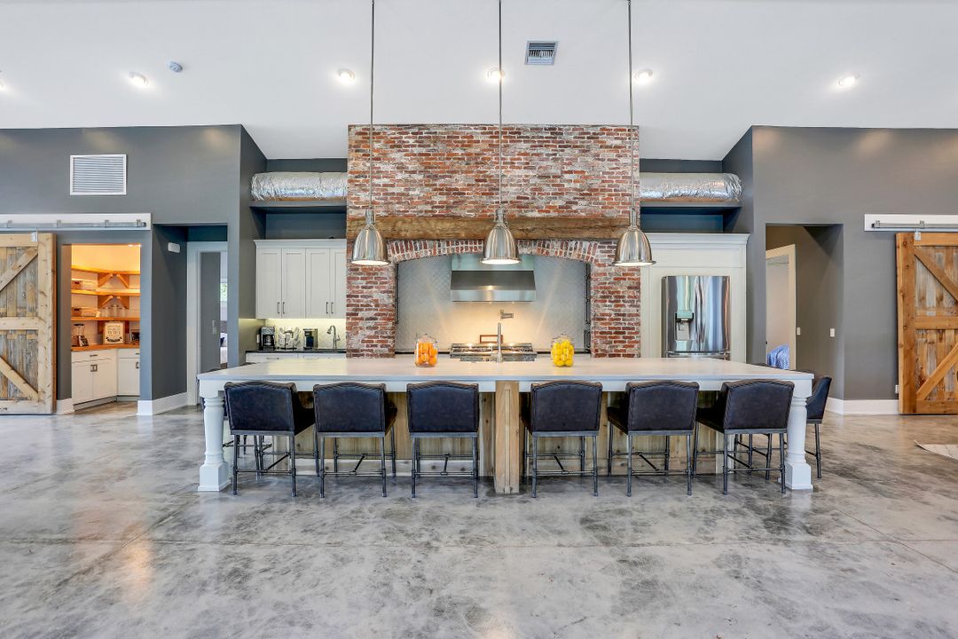 4441 5th Ave NW, Naples, FL 34119