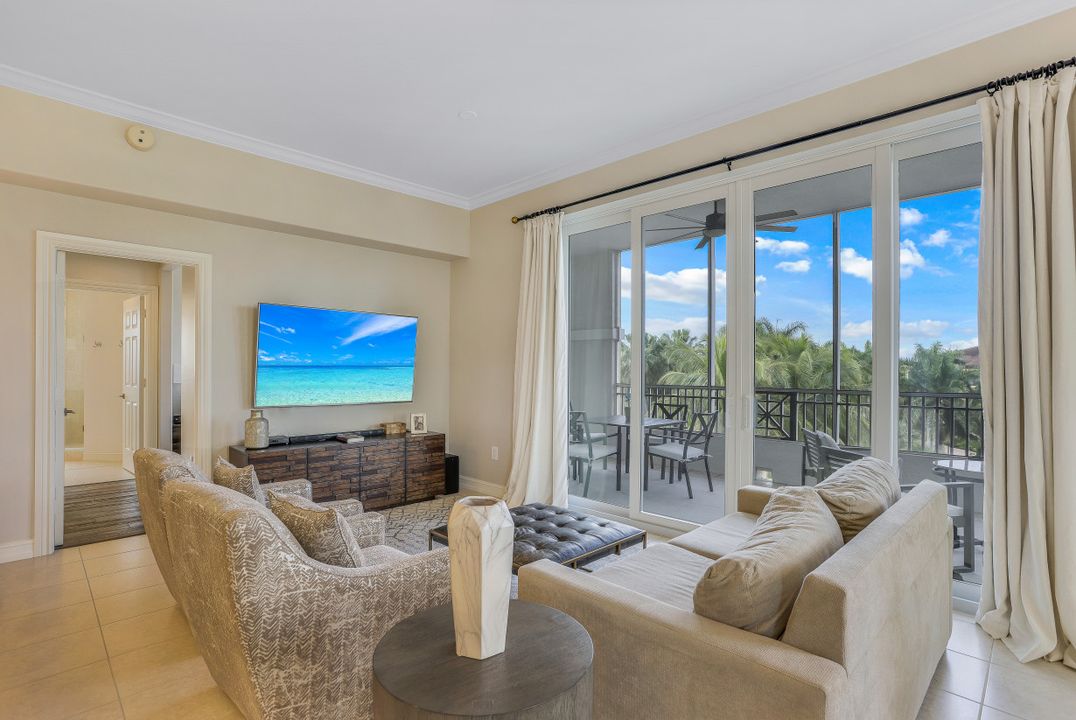 2738 Tiburon Blvd E, Naples, FL 34109