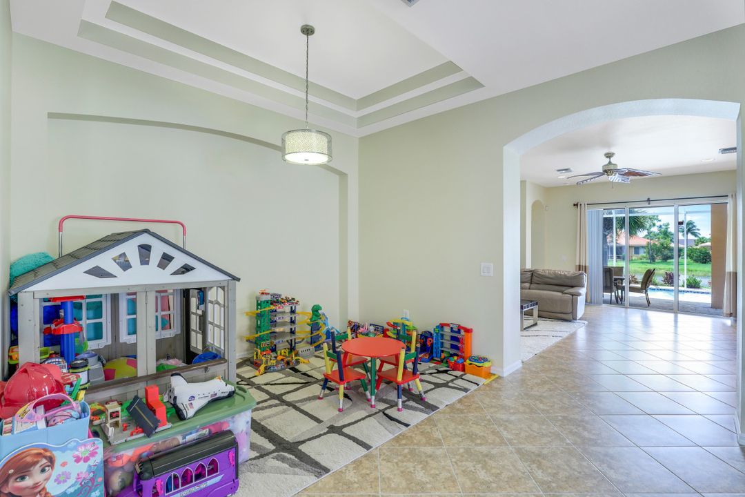 14087 Mirror Ct, Naples, FL 34114