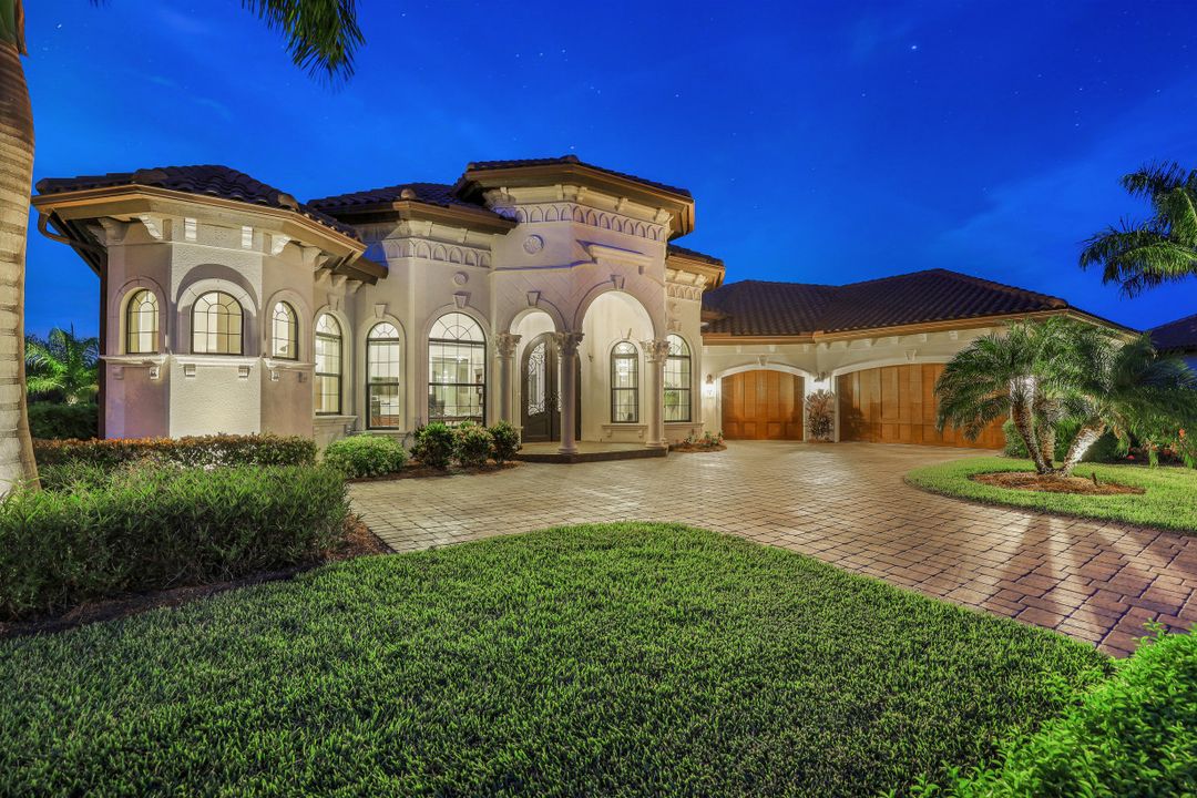 6587 Barbera Ln, Naples, FL 34113