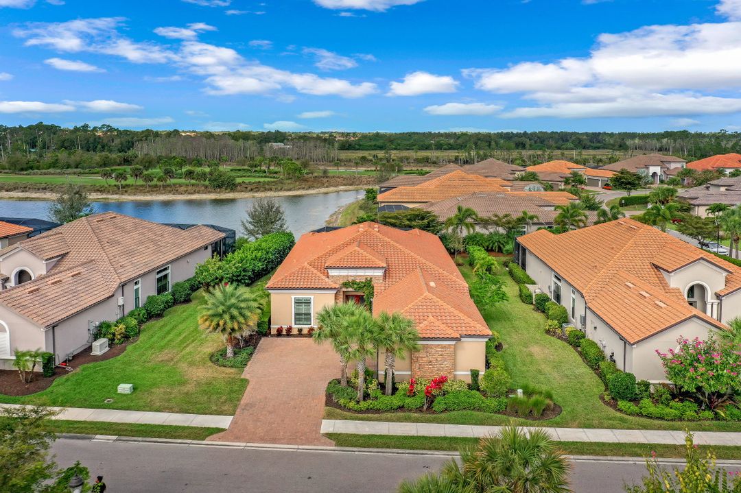 8651 Amour Ct, Naples, FL 34119