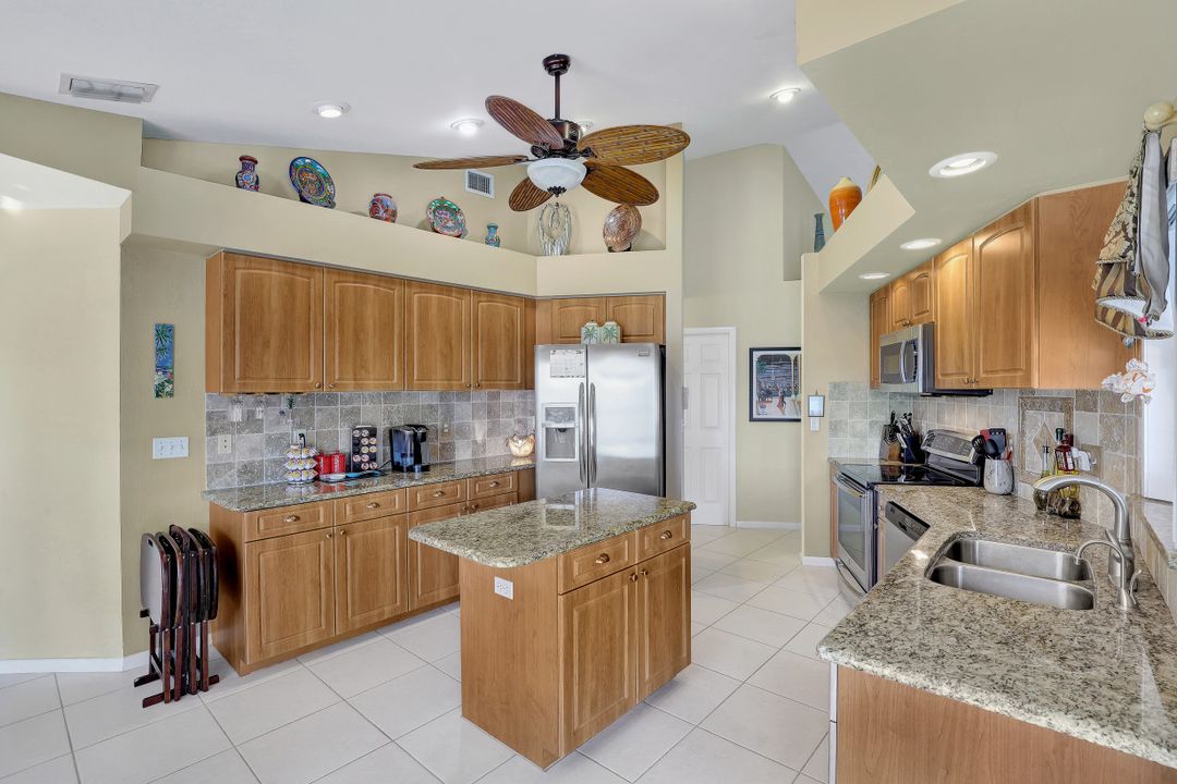 1922 Cape Coral Pkwy W, Cape Coral, FL 33914