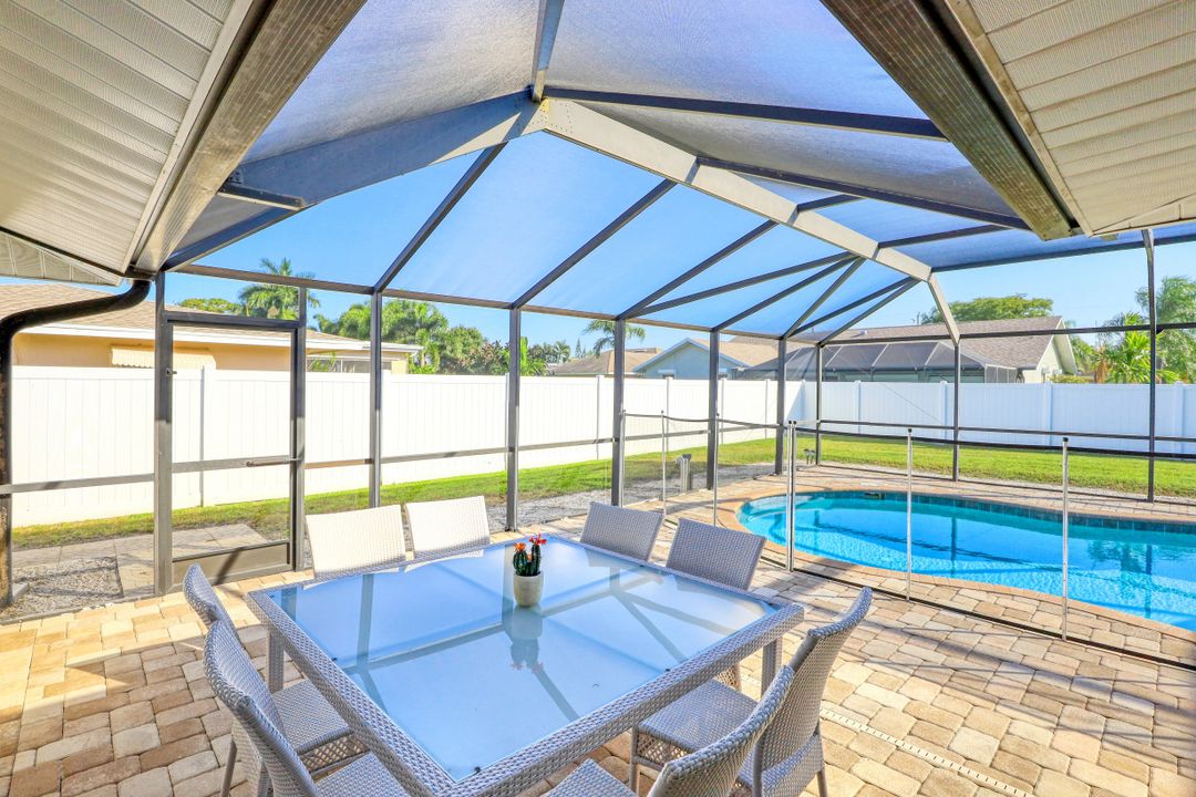 3923 SE 9th Ct, Cape Coral, FL 33904