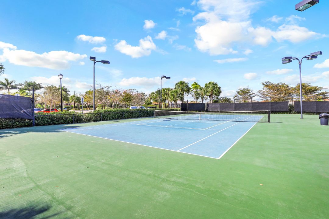 2434 Orchard St, Naples, FL 34120