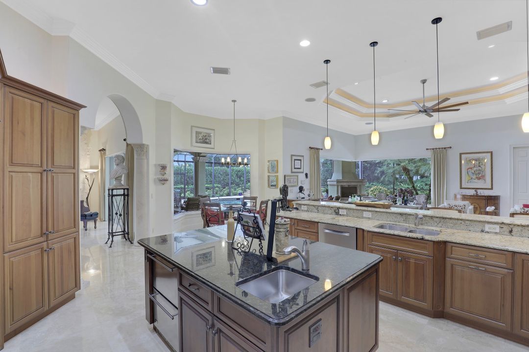 795 Brentwood Point, Naples, FL 34110