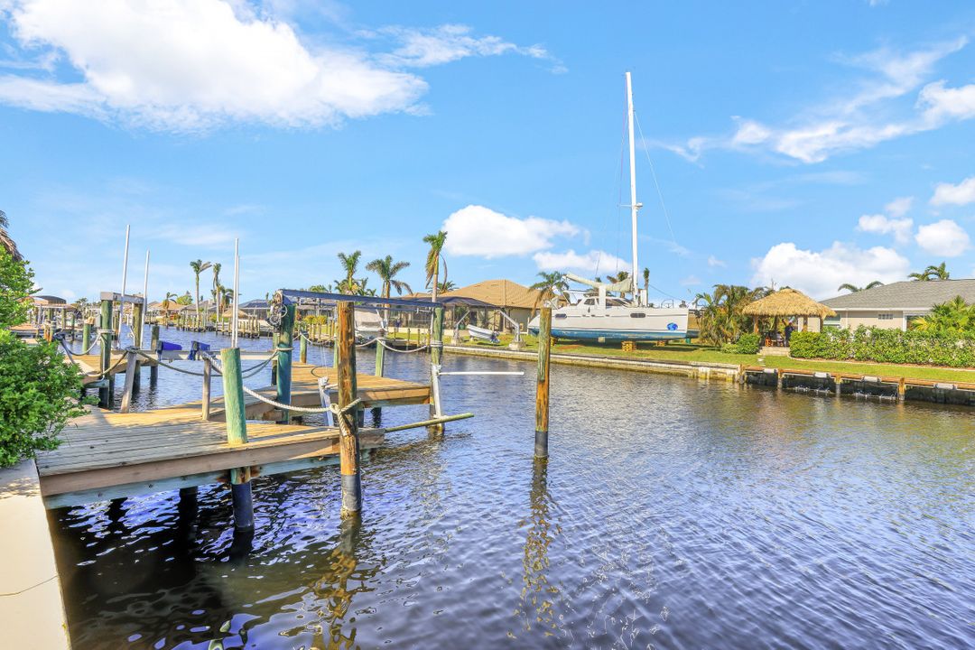 1427 SW 53rd Ln, Cape Coral, FL 33914