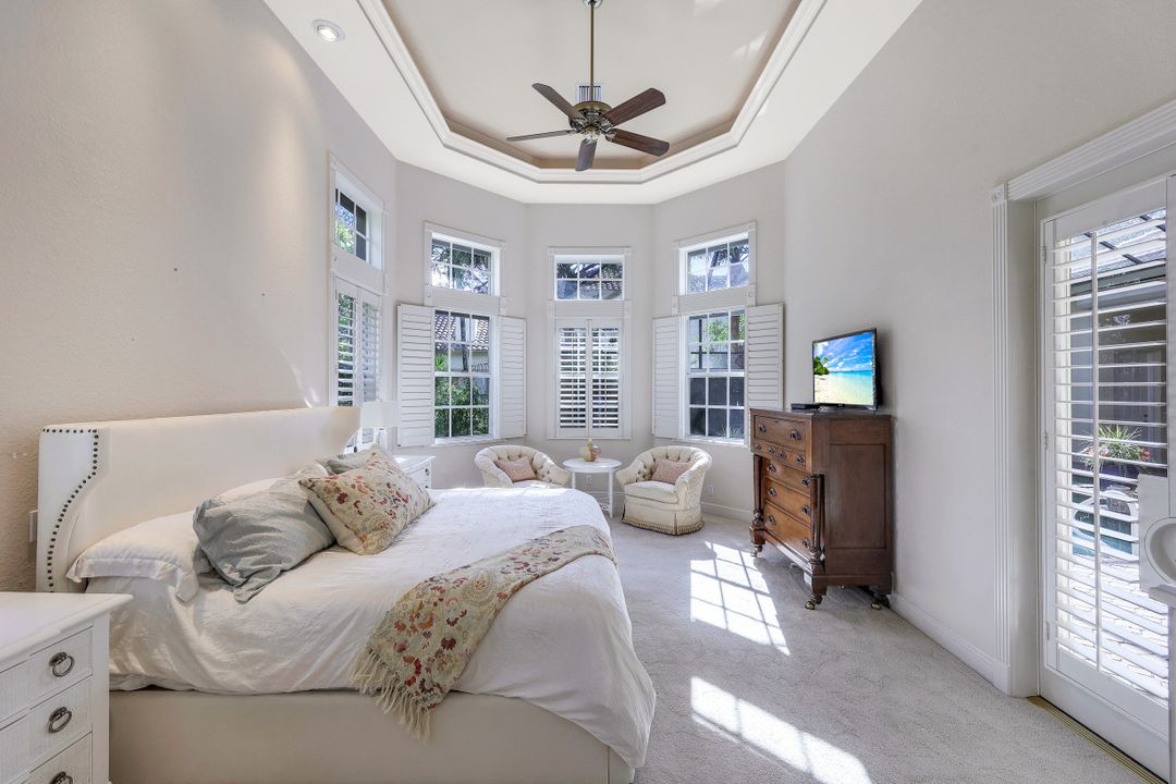 963 Barcarmil Way, Naples, FL 34110