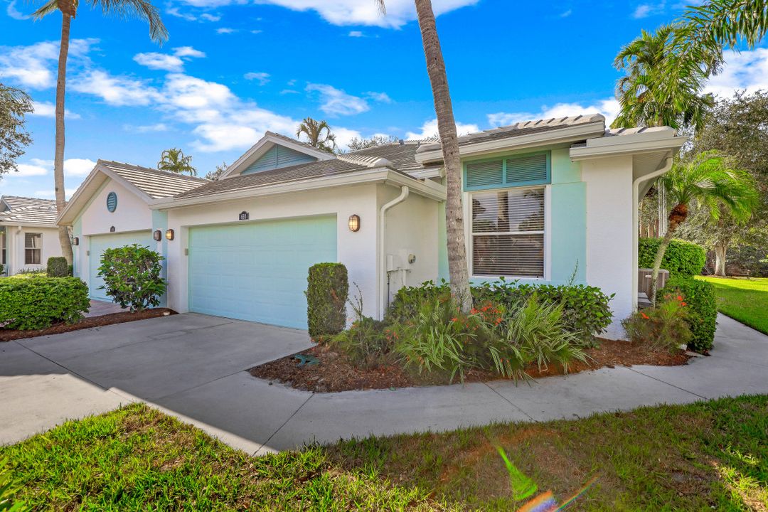 693 Mainsail Pl, Naples, FL 34110