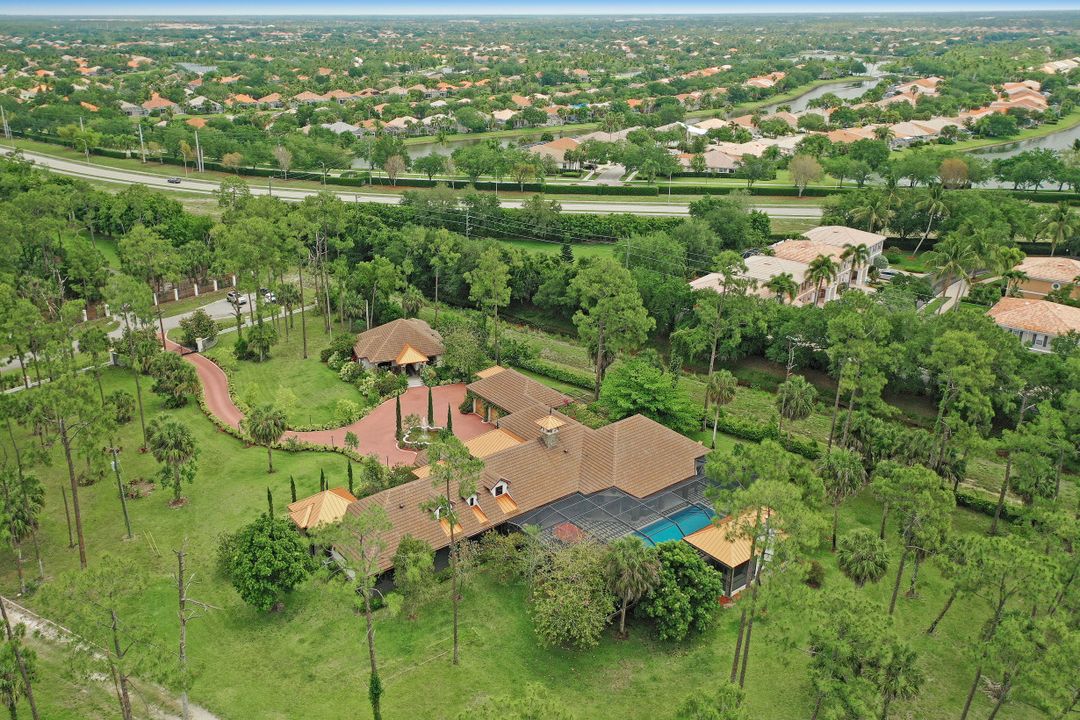 5610 Bur Oaks Ln, Naples, FL 34119