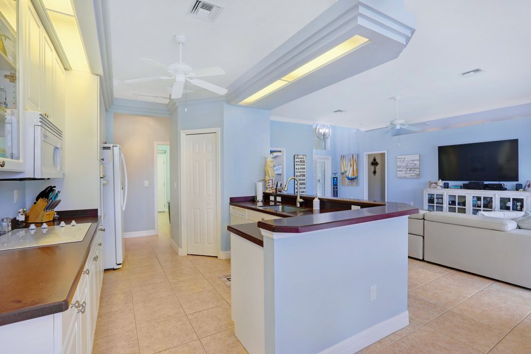 8708 S Lake Cir, Fort Myers, FL 33908