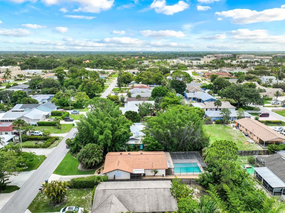 814 93rd Ave N, Naples, FL 34108