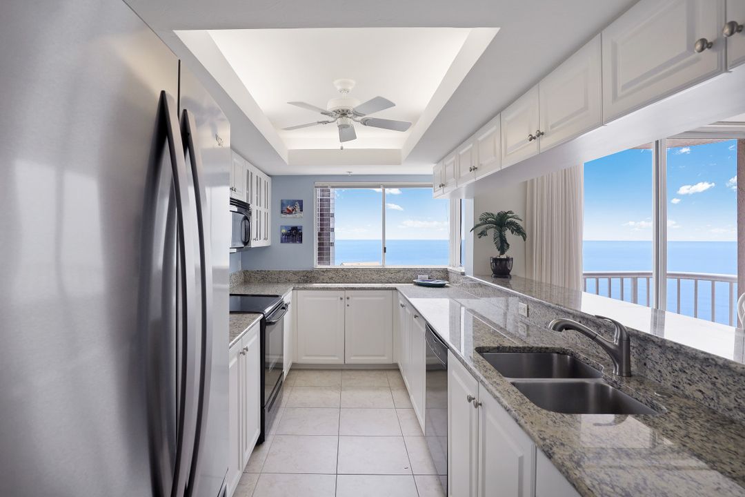 40 Seagate Dr #1101, Naples, FL 34103