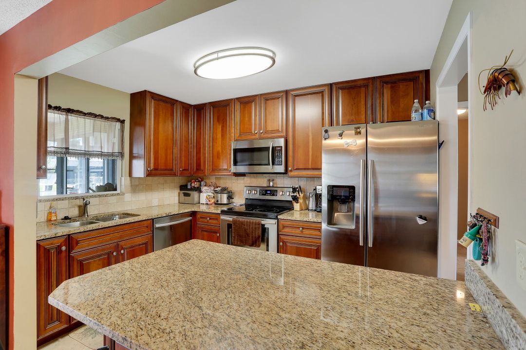 2108 Everest Pkwy, Cape Coral, FL 33904