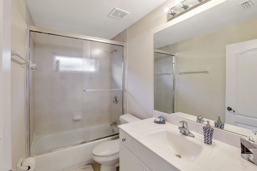 1087 Tivoli Dr, Naples, FL 34104