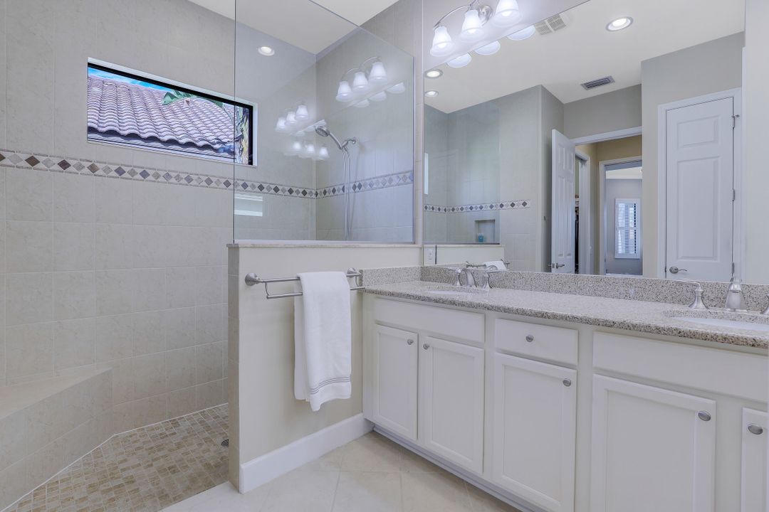 9366 Isla Bella Cir, Bonita Springs, FL 34135