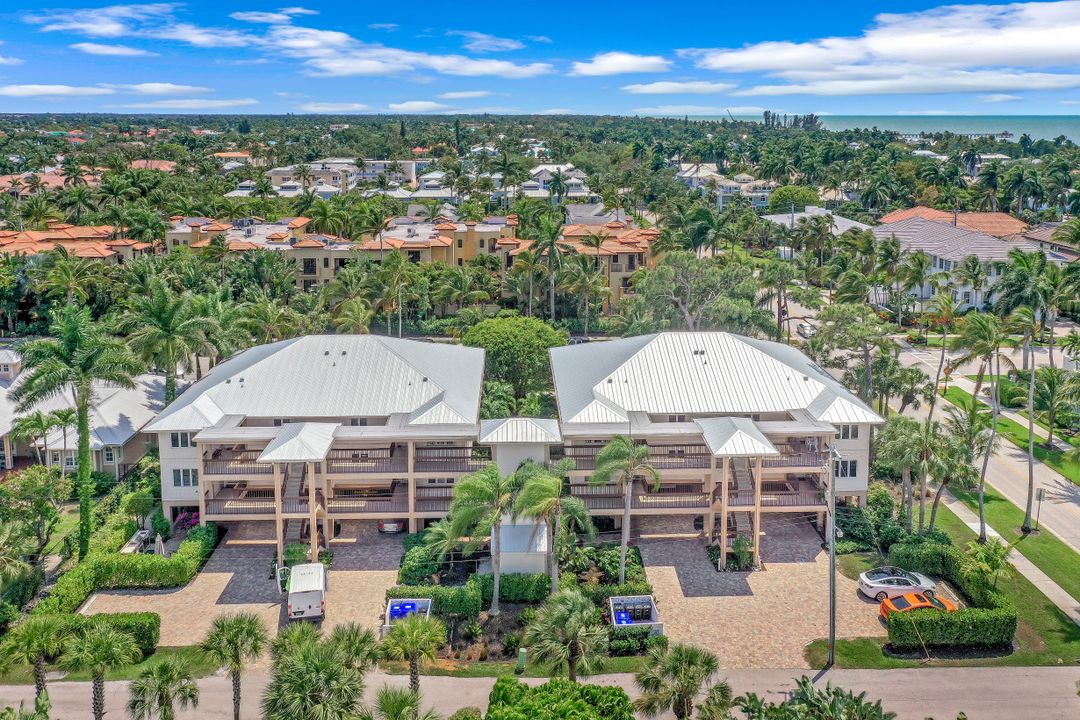 225 5th Ave S #104, Naples, FL 34102