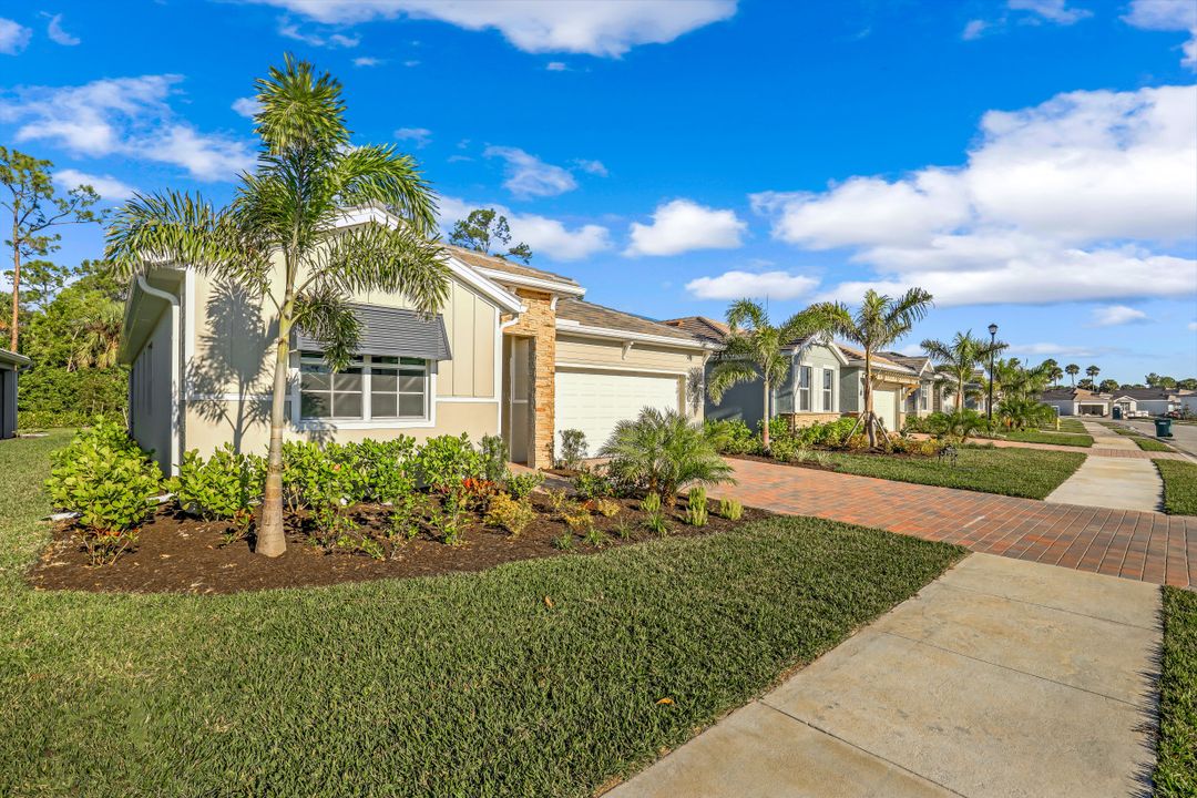315 Tamarindo Ln, Naples, FL 34114