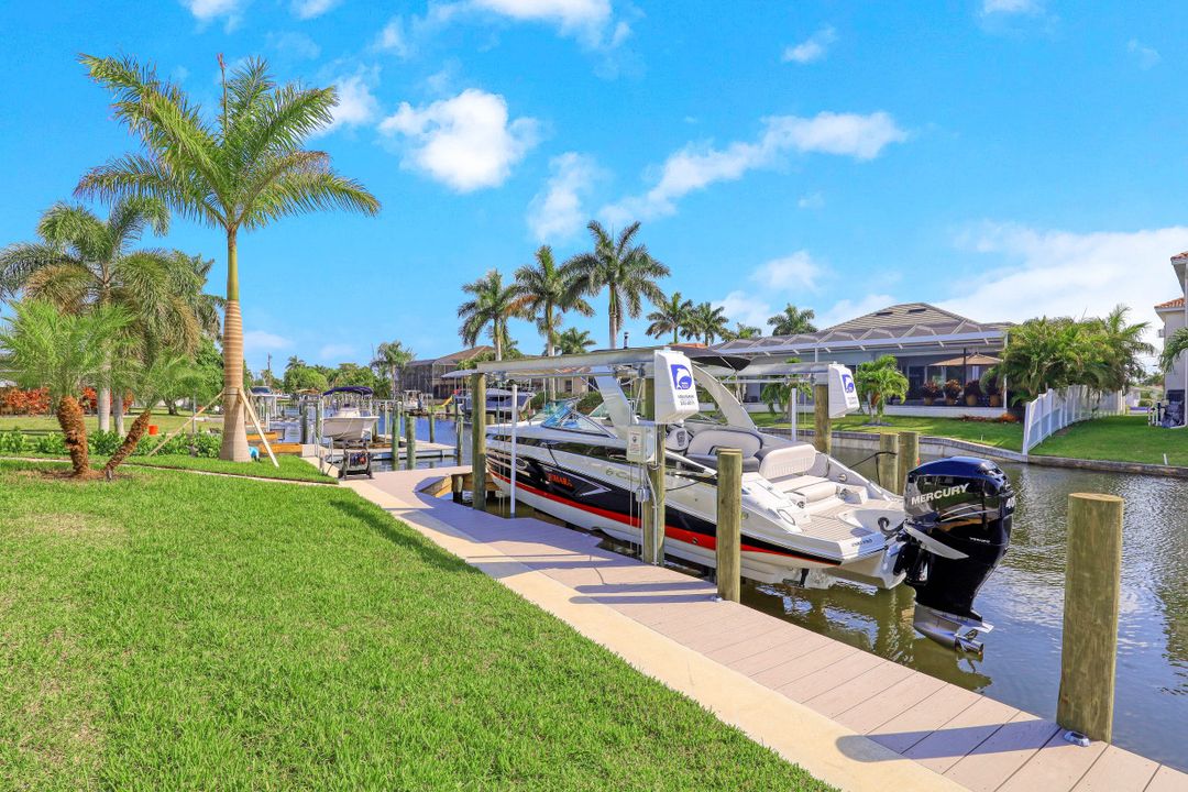 5232 Seminole Ct, Cape Coral, FL 33904