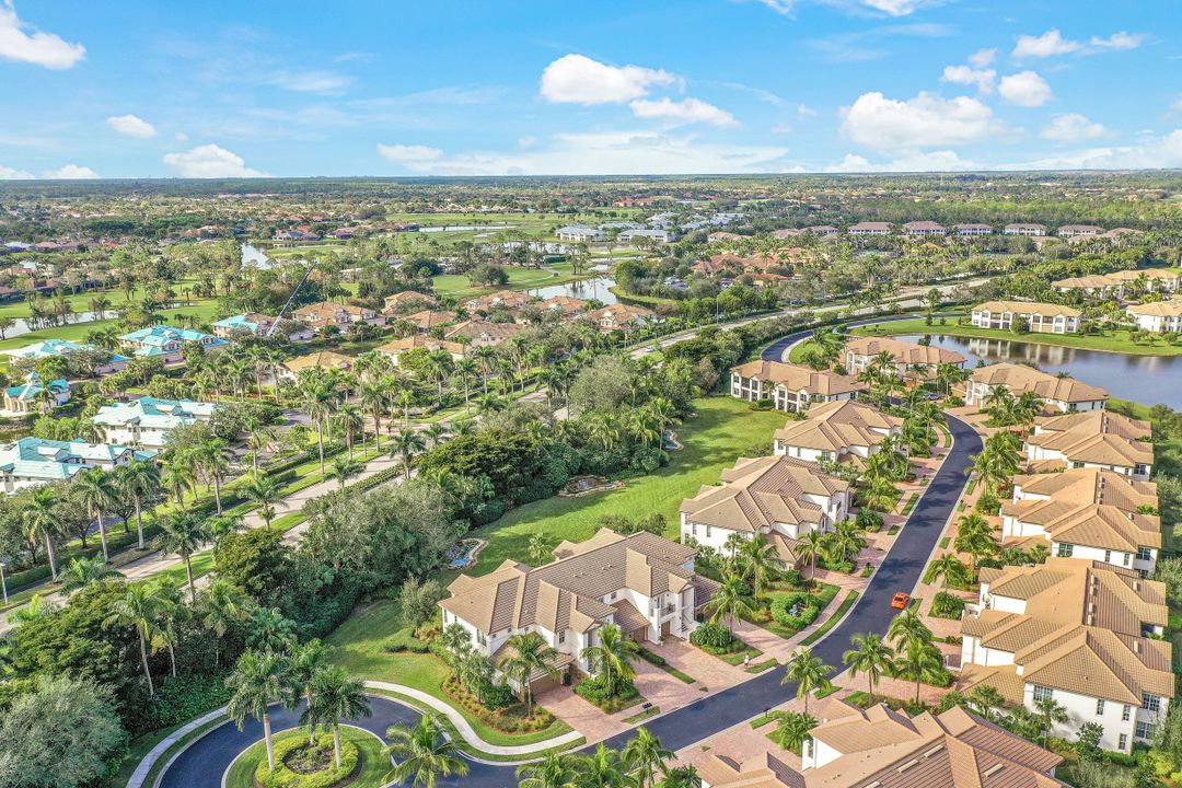 8080 Players Cove Dr Unit 102, Naples, FL 34113