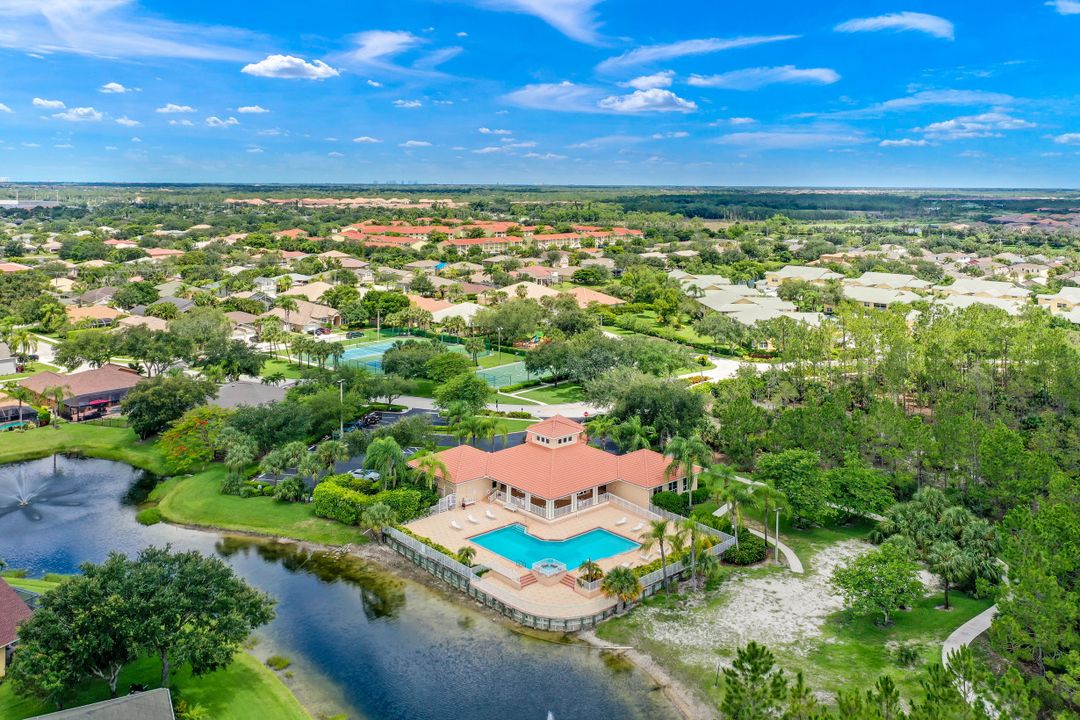 8546 Silk Oak Ln, Naples, FL 34119