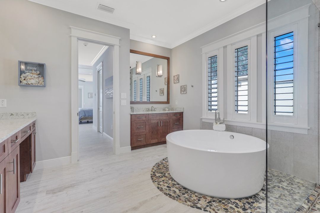 921 W Cape Estates Cir, Cape Coral, FL 33993