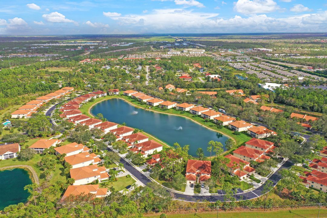 357 Robin Hood Cir #202, Naples, FL 34104