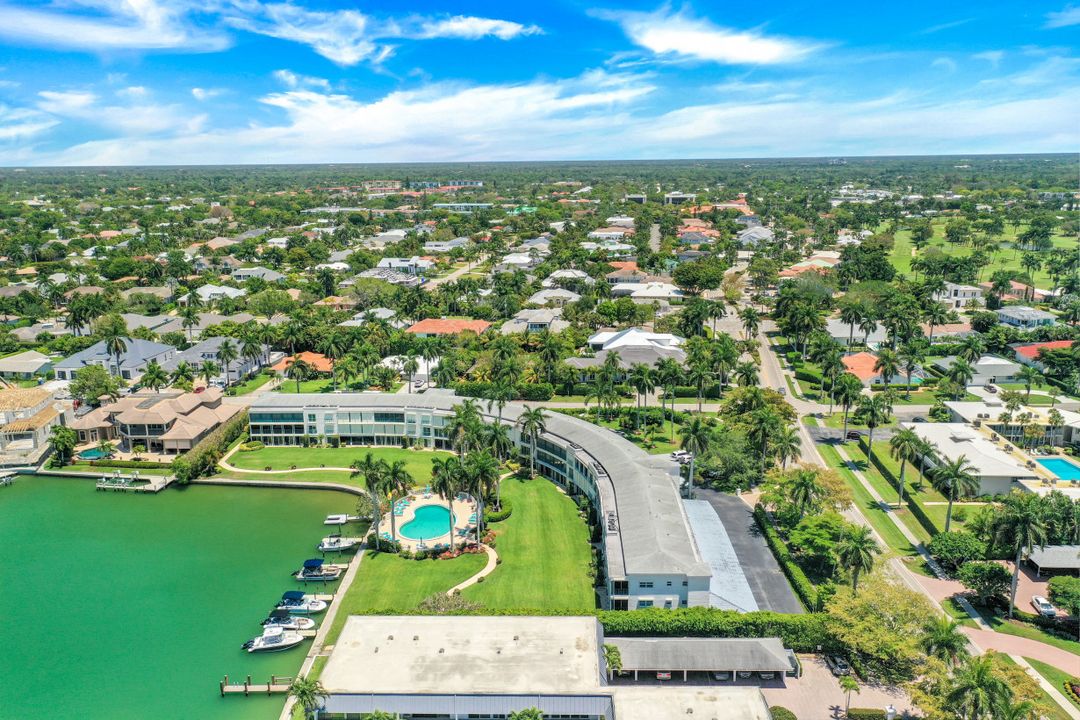 383 Harbour Dr #302, Naples, FL 34103