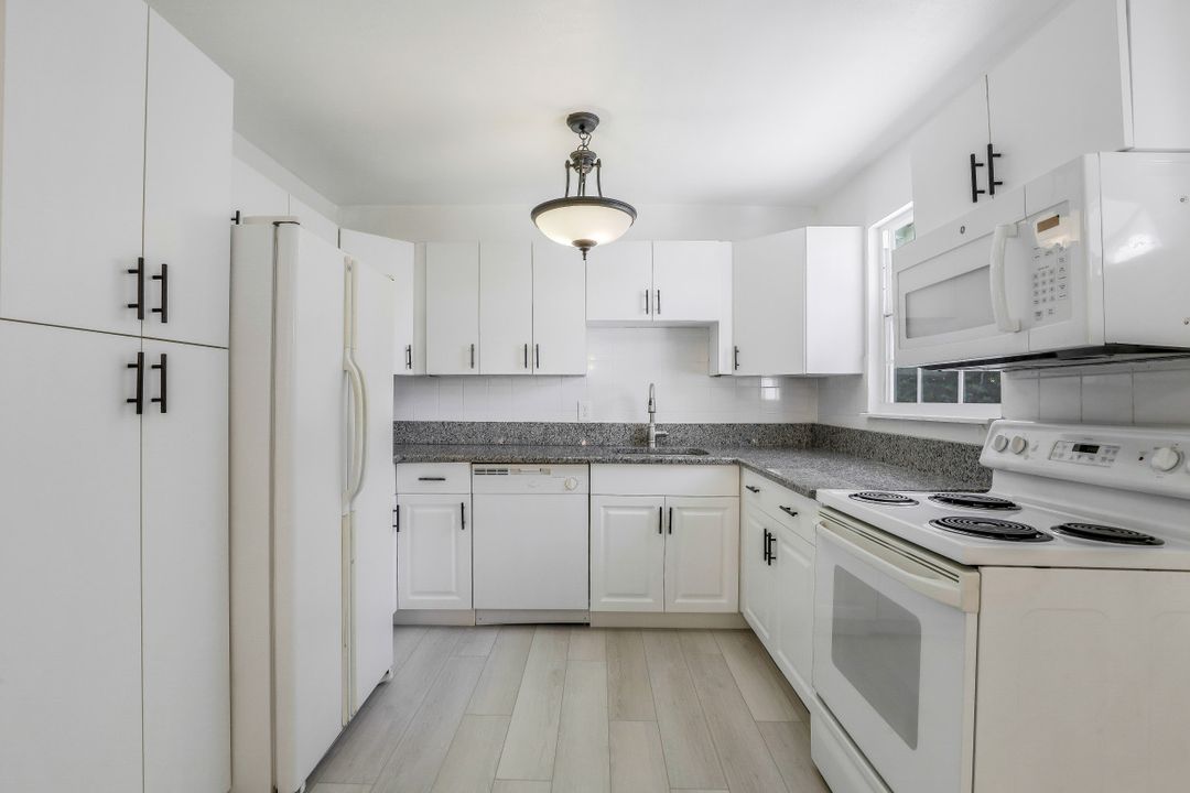 3409 Goldie Ln, Naples, FL 34112