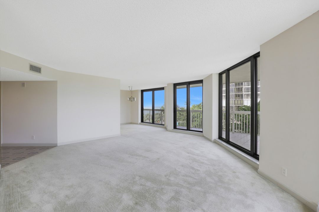 4901 Gulf Shore Blvd N #402, Naples, FL 34103