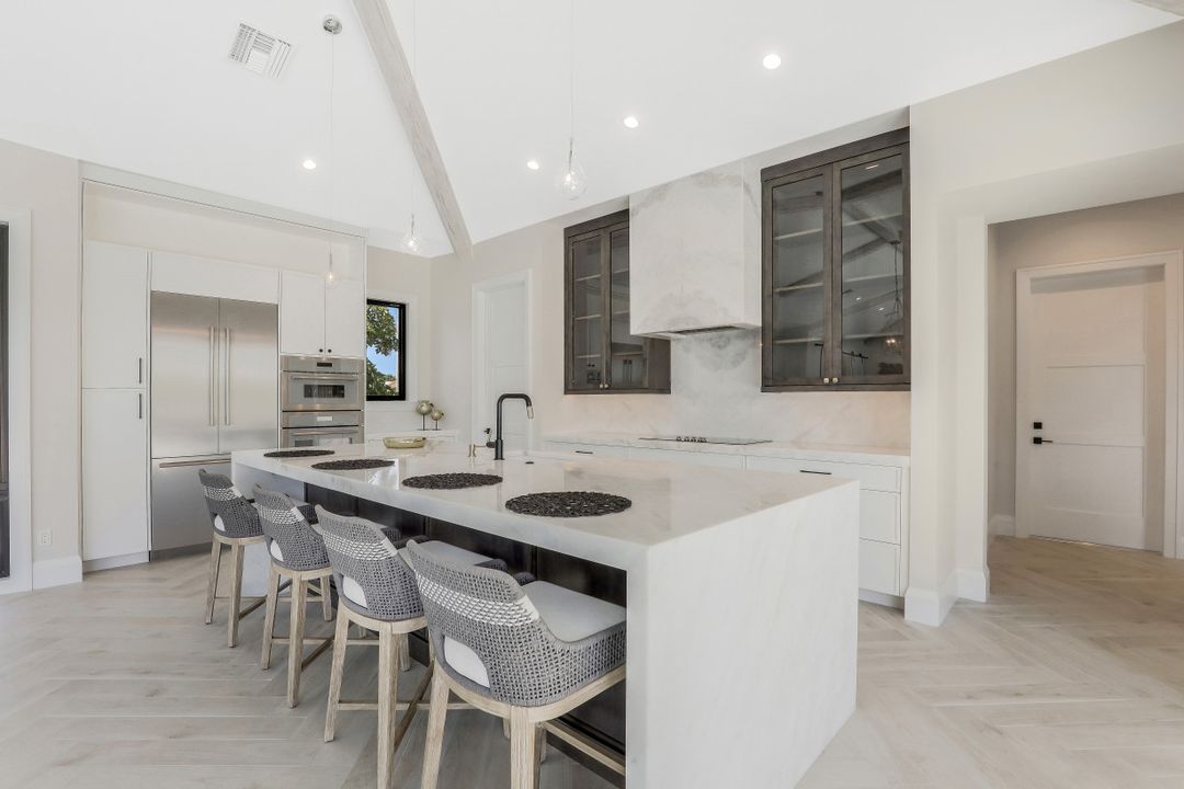 950 Bonita Ct, Marco Island, FL 34145