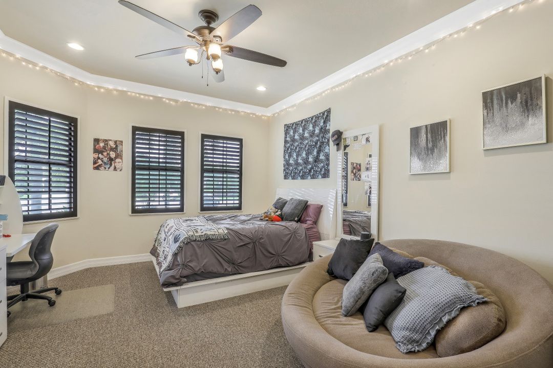 3910 Glacier Ct, Naples, FL 34119