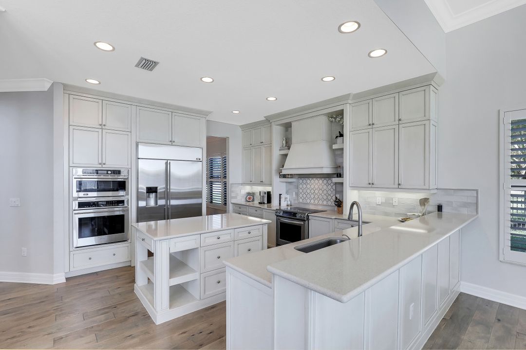 3025 Cinnamon Bay Cir, Naples, FL 34119