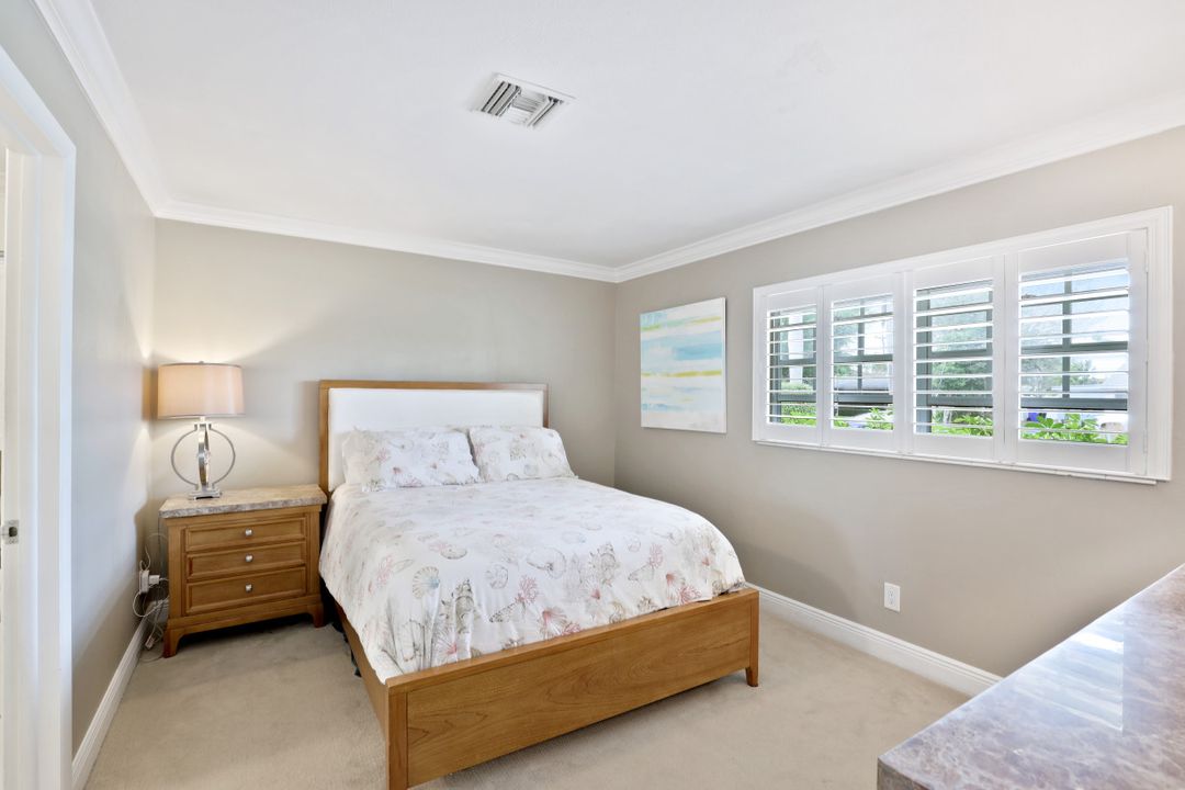 1236 13th Ave N, Naples, FL 34102