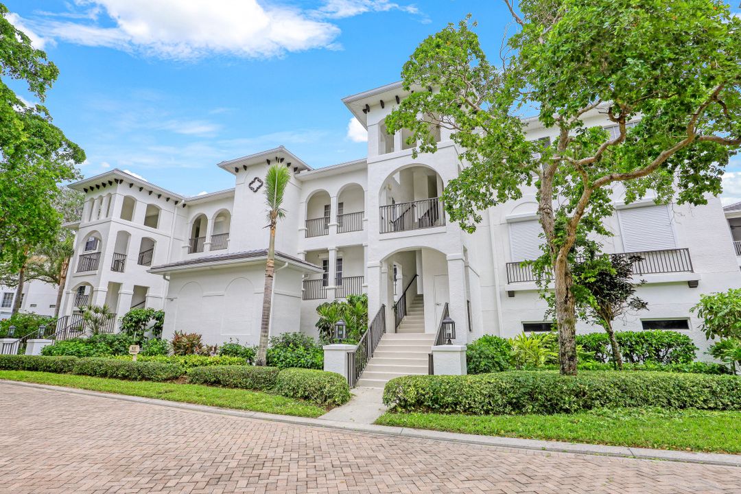 835 Bentwater Cir #103, Naples, FL 34108