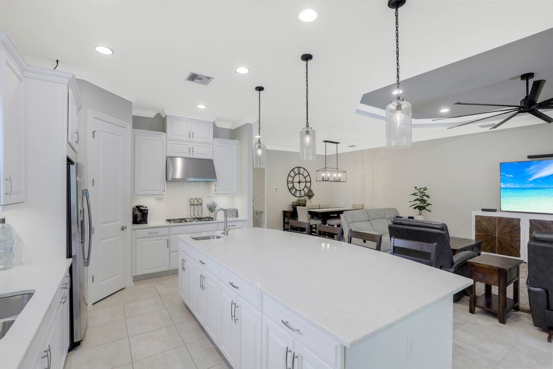 9618 Campanile Cir, Naples, FL 34114