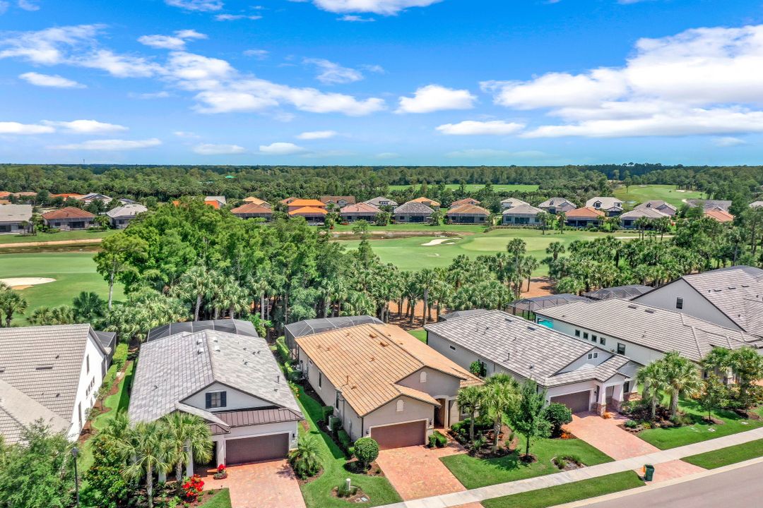 9374 Greyhawk Trl, Naples, FL 34120