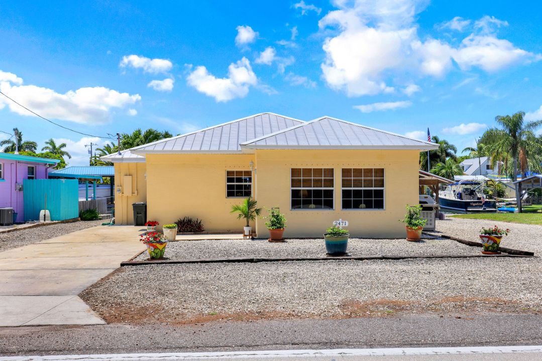 2471 Oleander St, Saint James City, FL 33956