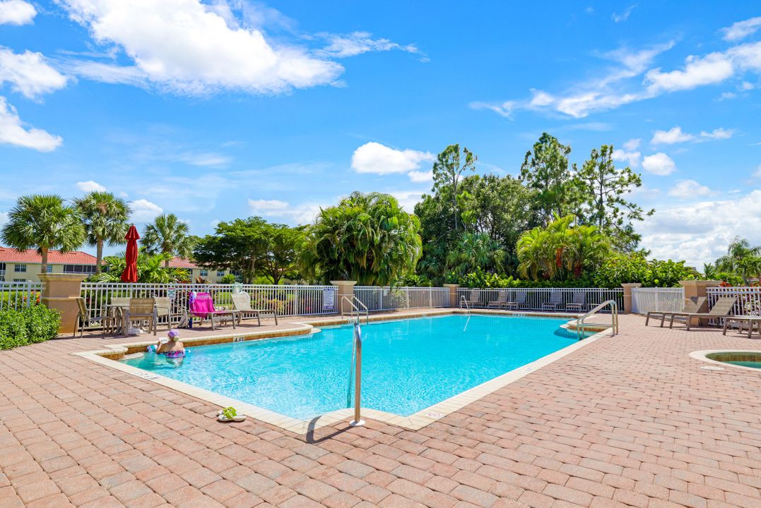 5520 Cheshire Dr, Fort Myers, FL 33912