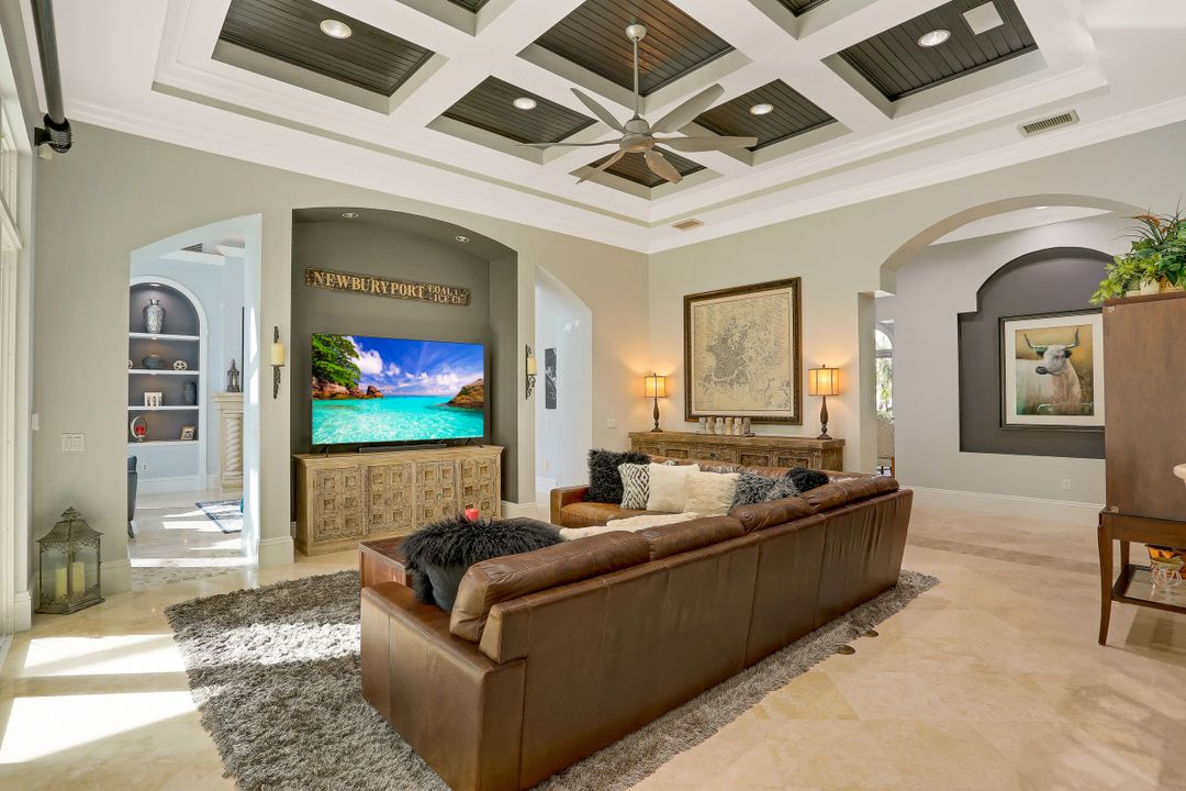 4642 Idylwood Ln, Naples, FL 34119