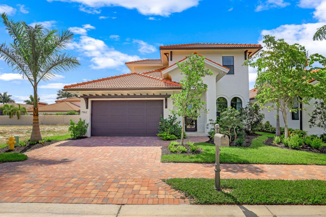 7968 Cordoba Pl, Naples, FL 34113