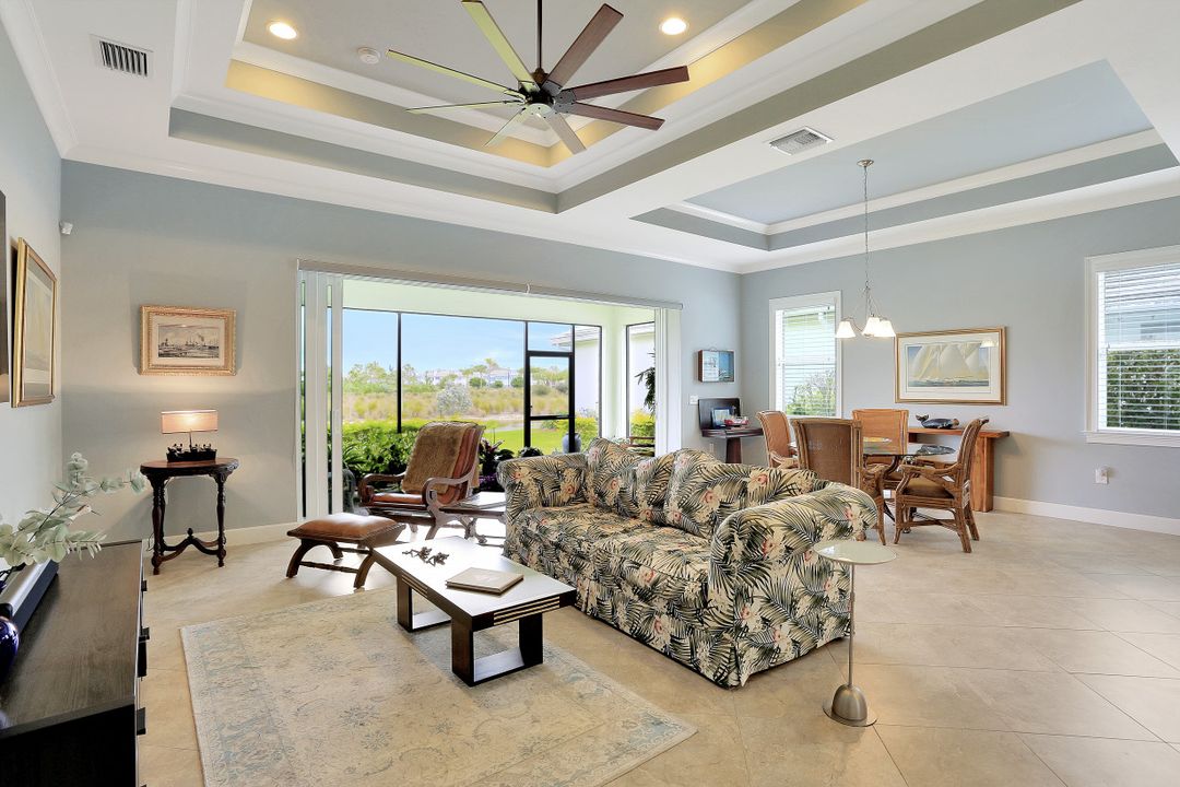 6462 Warwick Ave, Naples, FL 34113